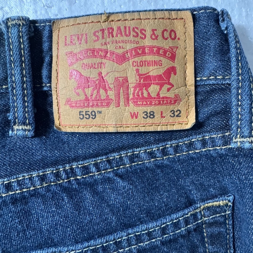 EUC Levis 559 Relaxed Straight Jeans Mens 38x32 Dark‎ Wash Denim 559-0202 - Picture 4 of 9